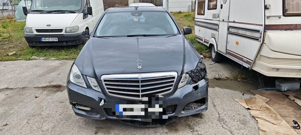 Mercedes E200 avariat
