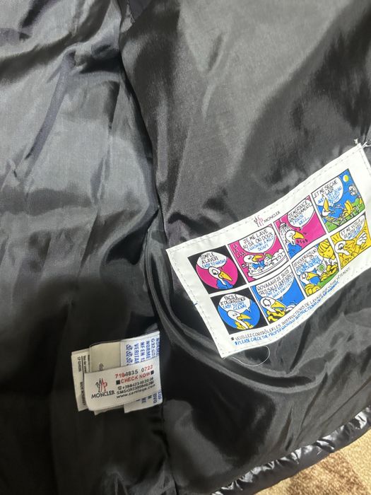 Продавам Moncler яке с NFC