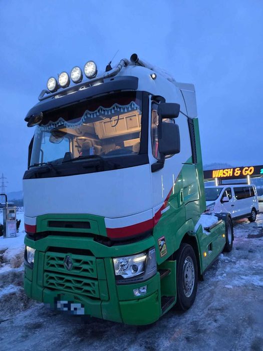 Cap tractor Renault T520