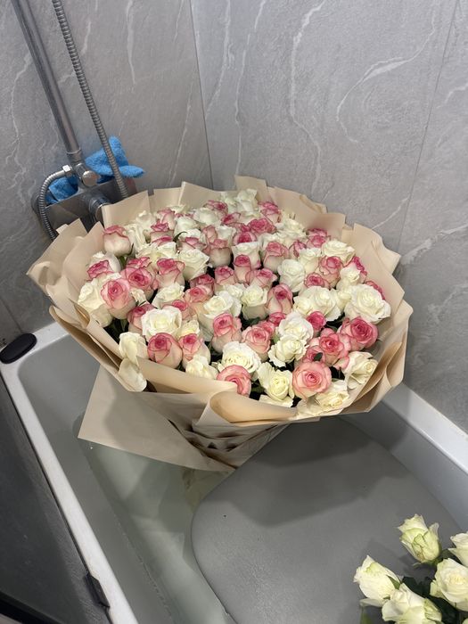 101 роза букет розовые, ванильные