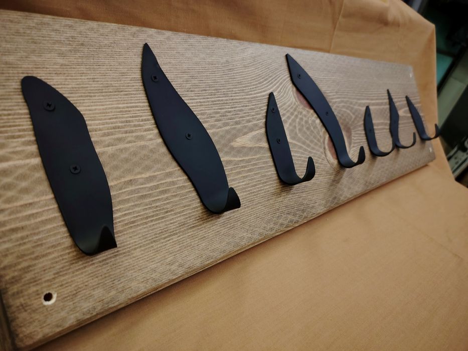 Стенни закачалки от масив