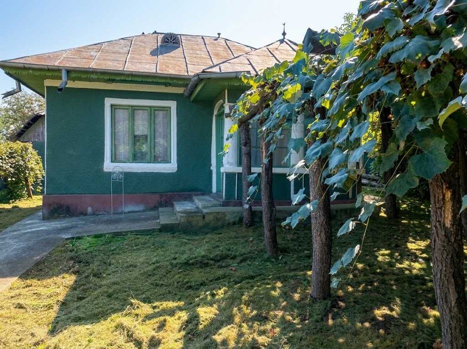 Casă cu teren de 4.500 mp în Blăgești, Jud. Bacău