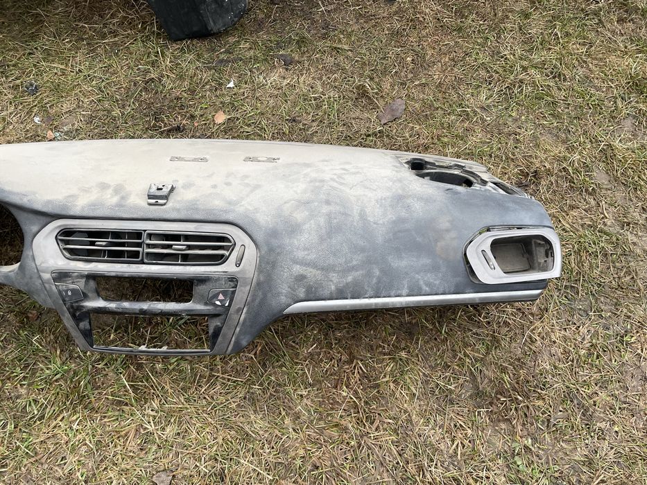 Продам панель, торпеду на peugeot пежо 301.