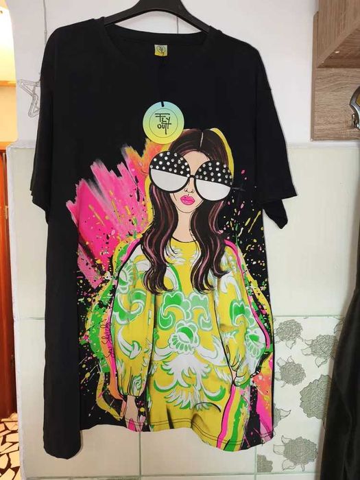 Tricou cu grafica colorata dama