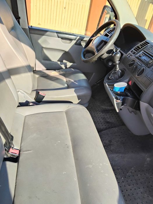 Se vinde Volkswagen T5, 1.9 tdi,6locuri, obloanele sunt de aluminiu și nu sunt lovite sau strâmbe,2anvelope de rezervă,C-uri.