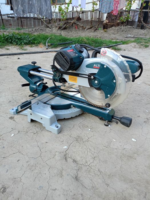 Торцовочная пила Alteco 2200MS