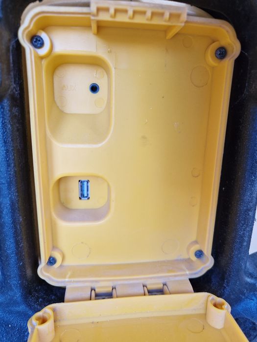 Dewalt DCR 017 QW  - radio de santier si incarcator (cu defect)