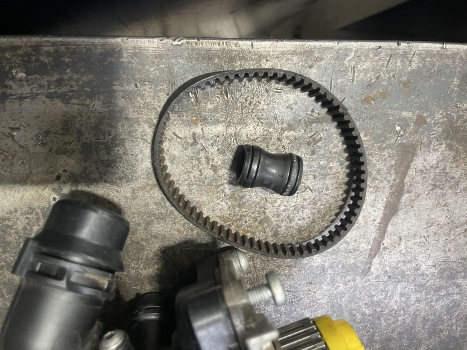 Насос VAG 06L121600D