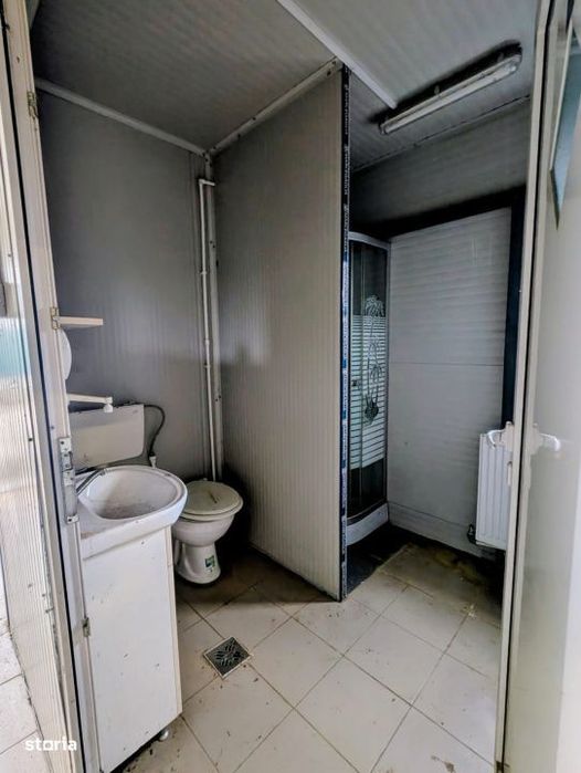 Hala de productie + casa de locuit, cu teren generos - in Hodis, comun