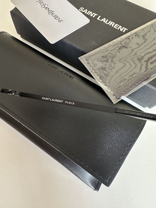 Чисто нови слънчеви очила Saint Laurent сърца