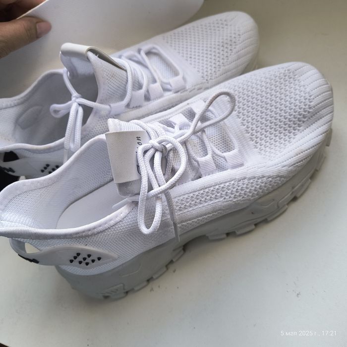 Новые кроссовки 37 р 3000 тг