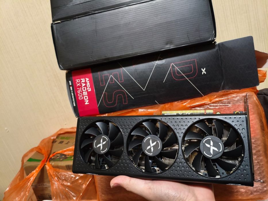 Видеокарта XFX Speedster QICK 308 Radeon RX 7600 8GB Black Edition