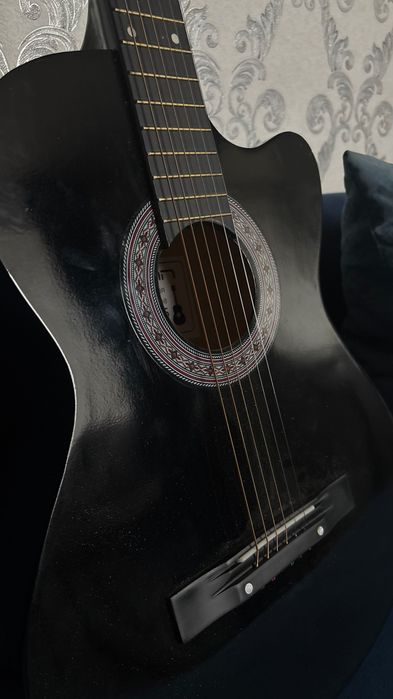 Гитара совсем новая