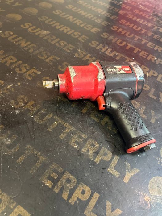 Гайковерт на въздух Профи серия в кашон перфектно техническо състояние