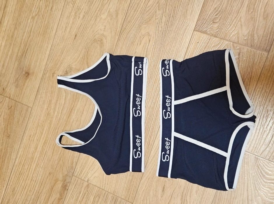 Top și pantaloni scurti dama