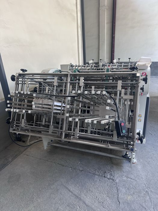 Машина для изготовлени коробок фас фуда