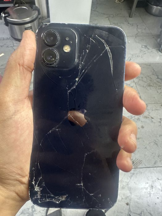 Iphone 12 емкость 74%