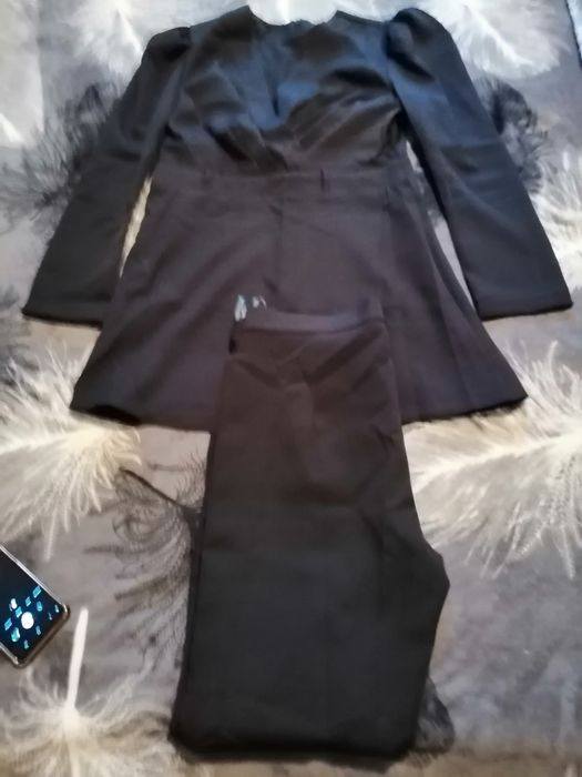Vând costum damă negru elegant