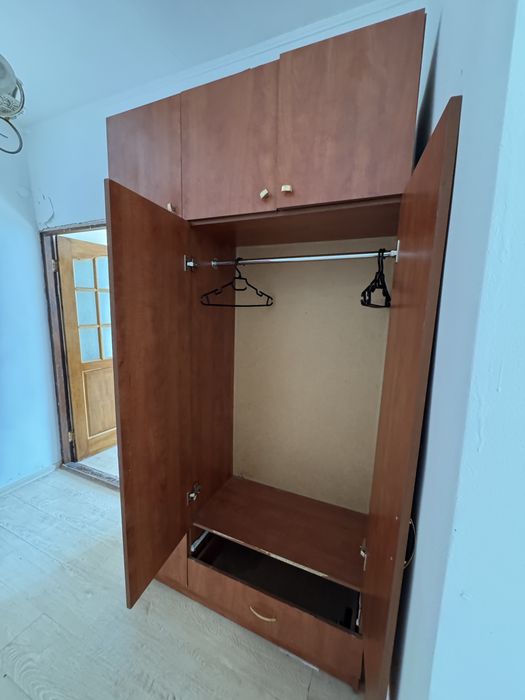 Продам шкаф в нормальном состоянии