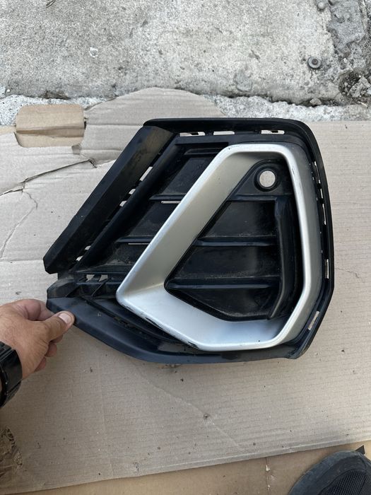 Grilă stânga bară față audi Q3.(83A).S linne.cod:83A807681.D.