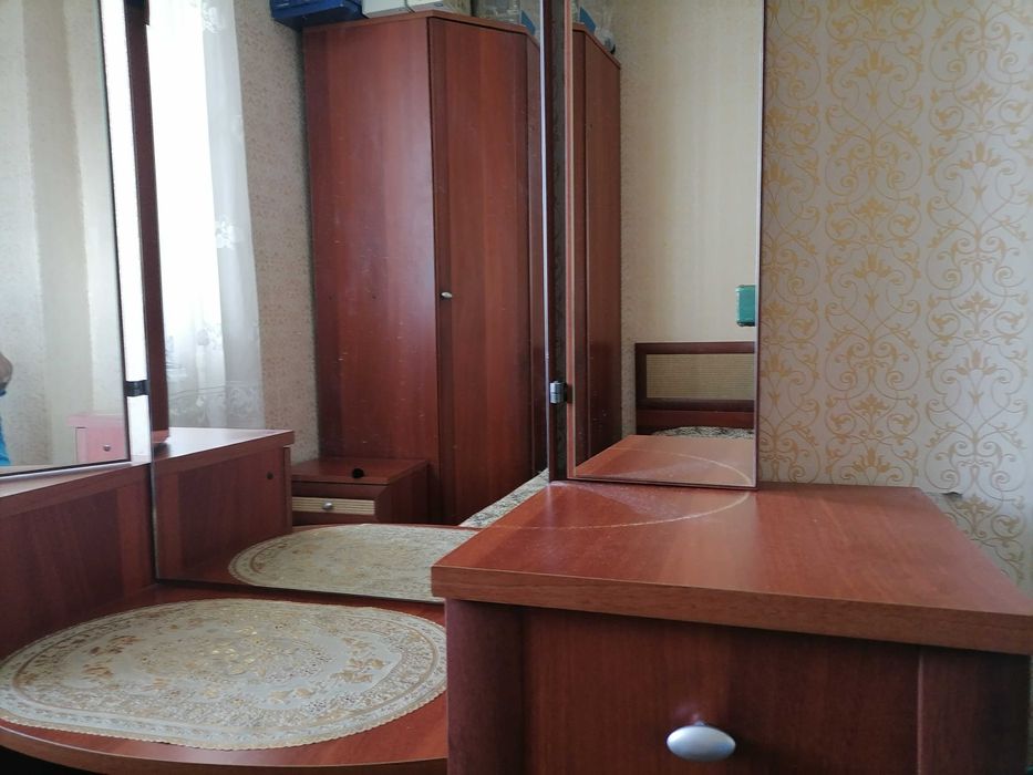 Спальный гарнитур, цвет орех