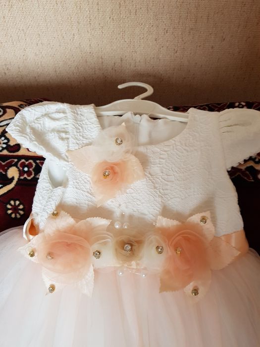 Платье нарядное .