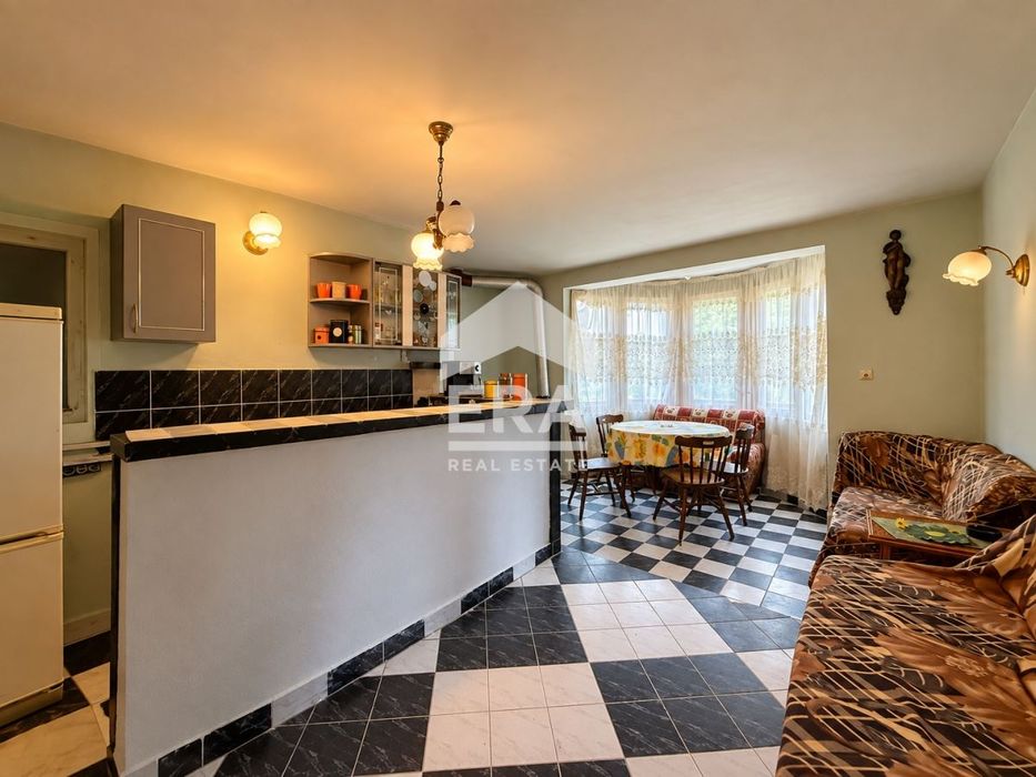 Продава се Къща в с. Горни Окол, Област София-област - 220 кв.м за 587 €/кв.м - Снимка #2