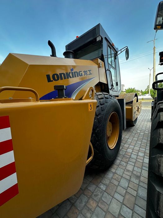 Katok. Lonking CDM516B каток