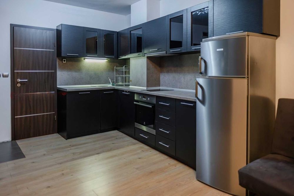 Дава се под наем Едностаен апартамент в София, Хладилника - 45 кв.м за 367.2 € - Снимка #1