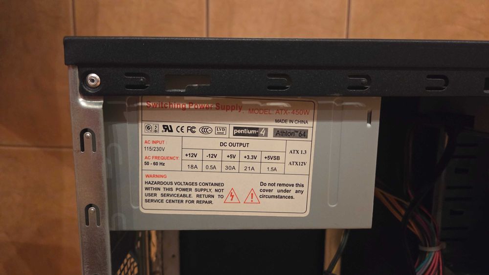 Vand carcasa PC cu power supply si DVD drive inclus