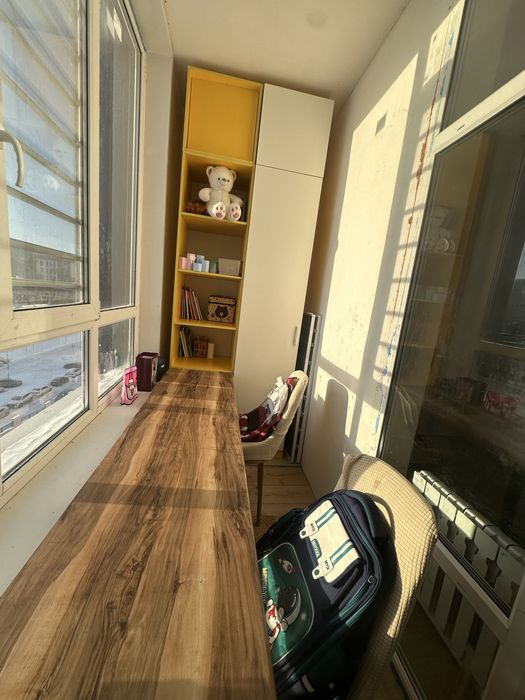 Шкаф и парта для учебы