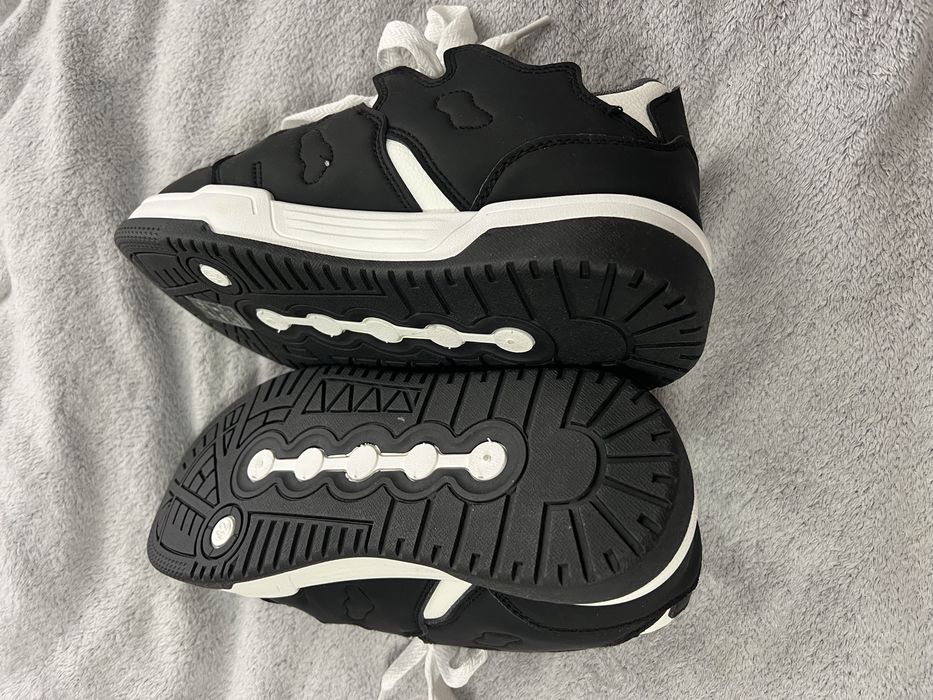 Adidasi marimea 42 House