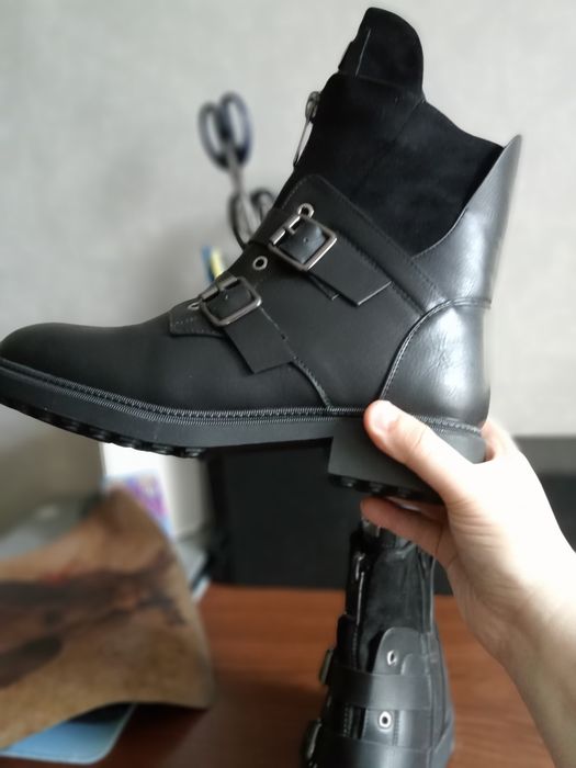 Продам сапоги новые