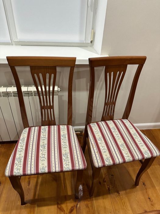 Обеденный стол с 8 стульями