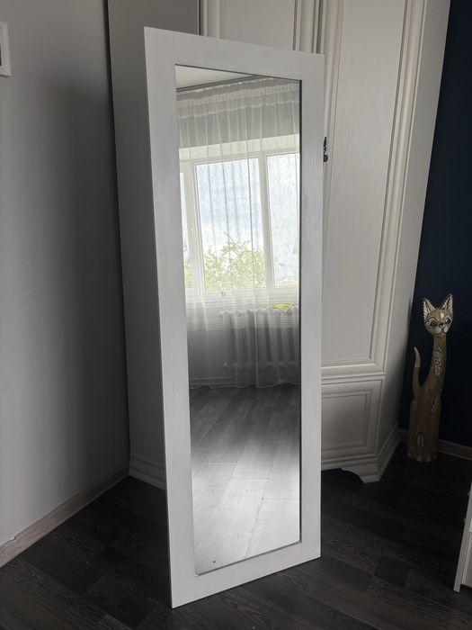 Напольное зеркало