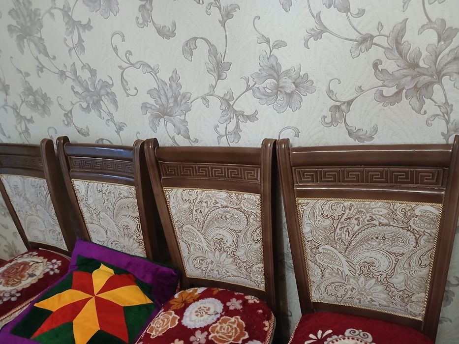 Продам 4 стуля в хорошем состояние