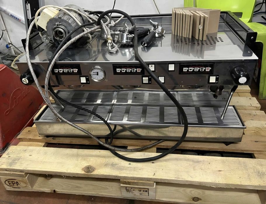 La Marzocco Linea Classic 3 groups , Cimbali , Faema, Astoria