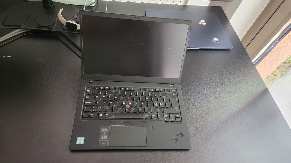 Laptopul ThinkPad X1 Gen 7 + Casti JBL Live 770 NC!