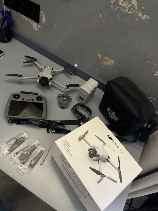 Продам дрон «DJI Mini 4 Pro Fly More Combo Plus»