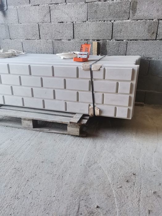 Gard Sipca lemn piatra stalpi beton