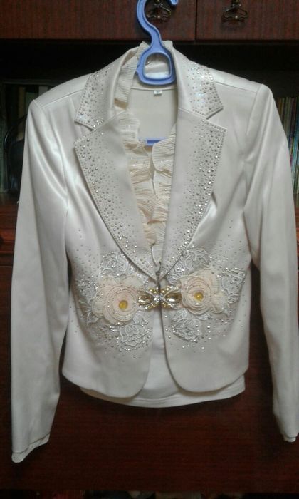 180 mingdan kelinlar uchun ko'ylak  va xalatlar.