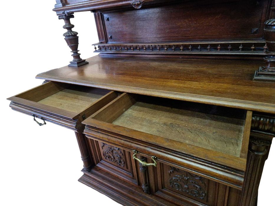 Ръчно резбован дъбов бюфет в стил Неоренесанс, налични два броя