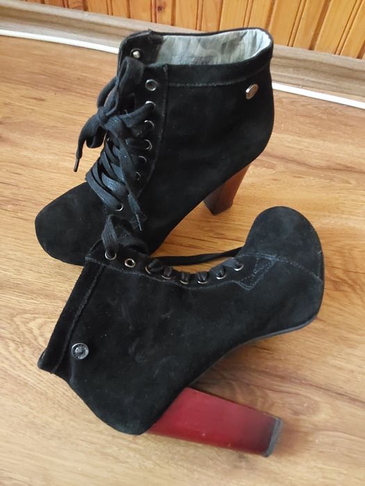 Боти велур с връзки и висок ток