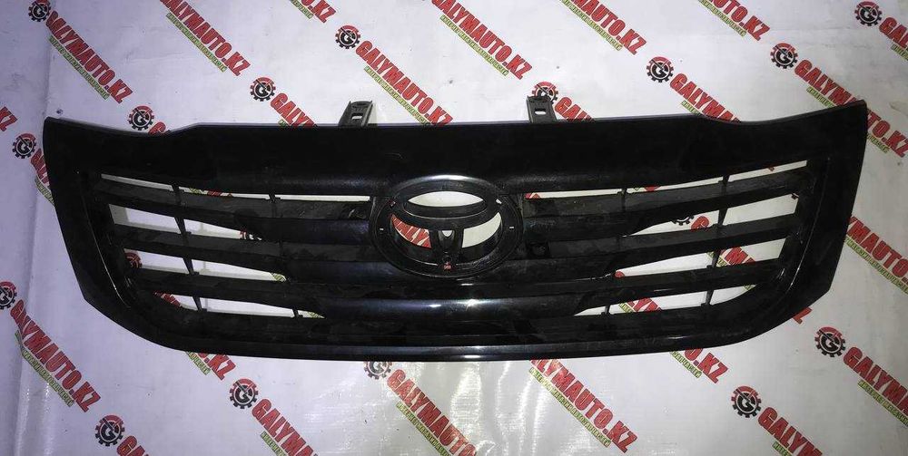 Решетка радиатора TOYOTA HILUX 12-