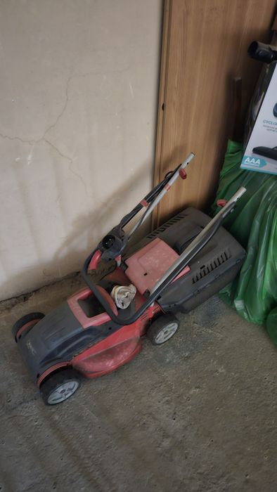 Mașină de tuns iarba  electrica