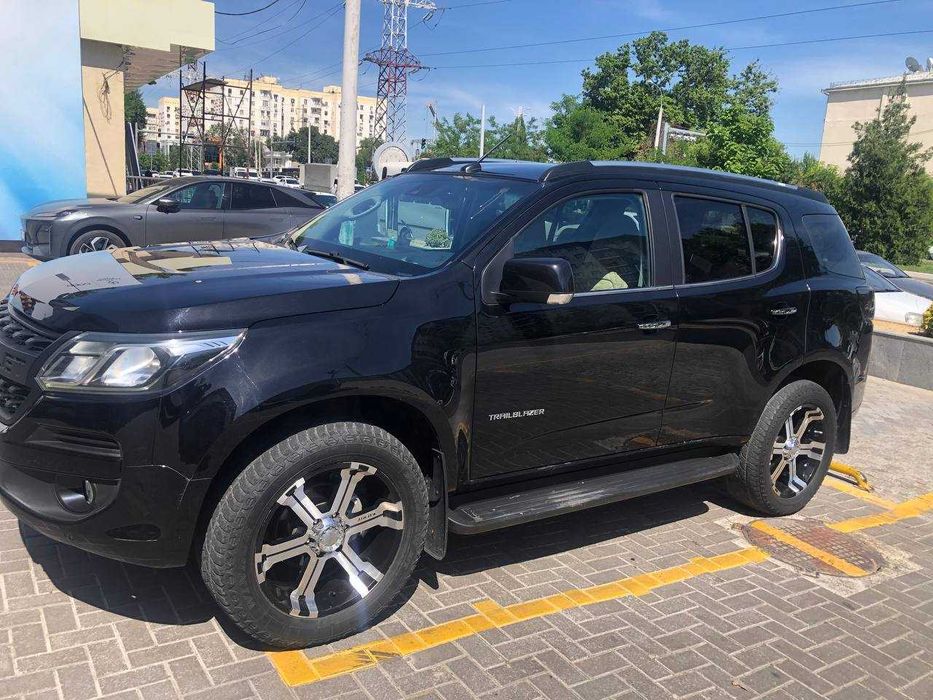 Chevrolet Trailblazer 2020, Qora
