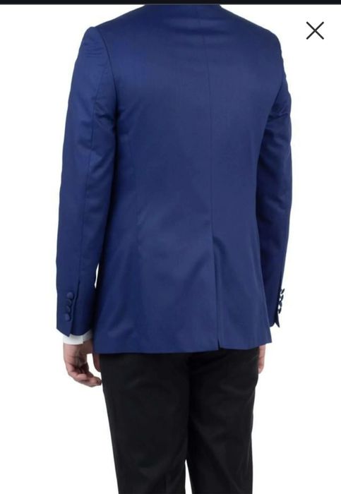 Официален костюм