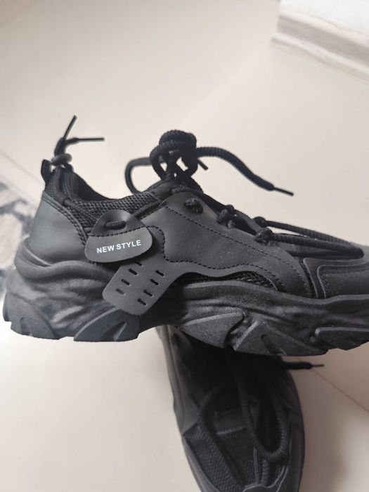 Adidași  băieți mărimea 39 noi