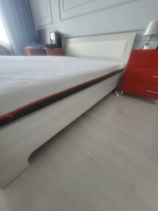 Кровать двуспальная