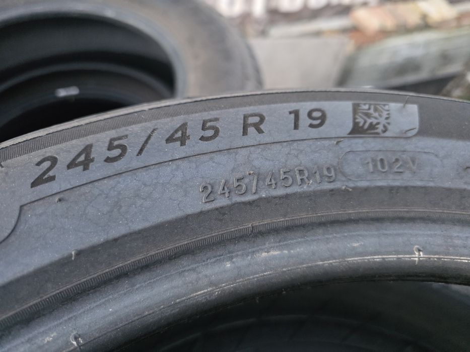 2бр Зимни гуми 245 45 19 - Michelin